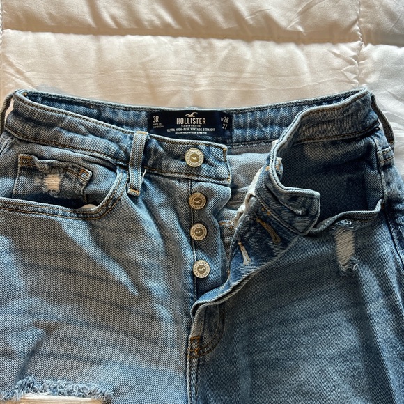 Hollister Women’s Ripped Jeans - Picture 2 of 3